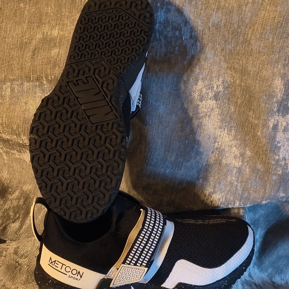 Black And White Best Gym Shoes You'll See Tonight NIKE METCON - Picture 4 of 8